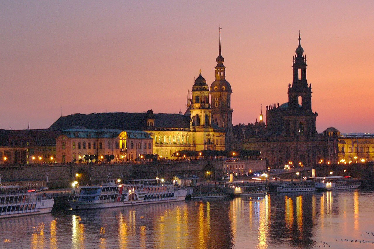 Dresden - Sachsens Hauptstadt Elbkay Dresden