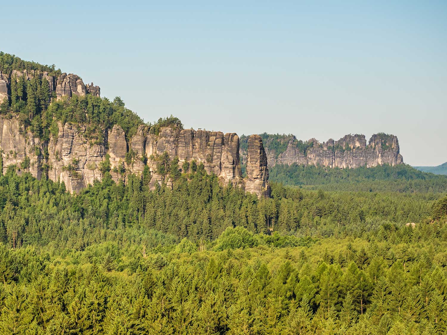 Bloßstock und im Hintergrund die Schrammsteinkette - Sächsische Schweiz